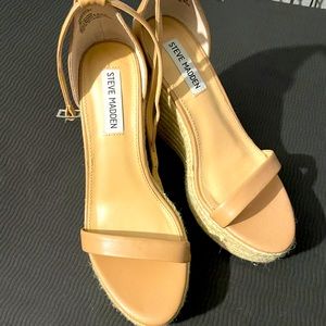Steve Madden Nude Wedges